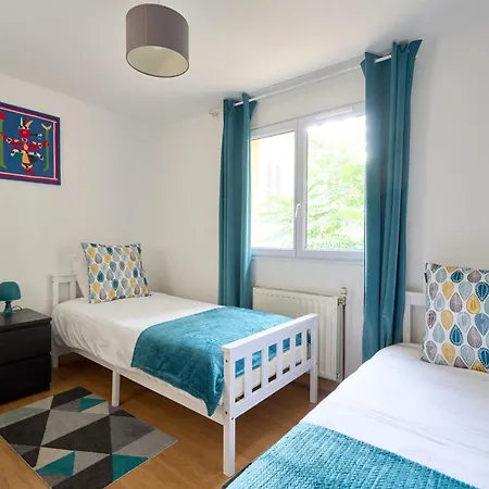 Grande Maison Familiale à 30 Min De Paris Casa de Férias Brunoy